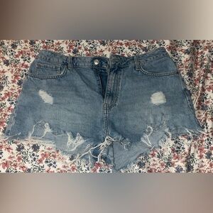 Forever 21 women’s distressed jean shorts